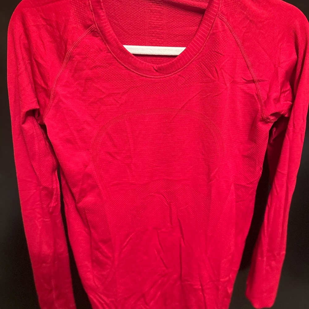Swiftly Tech Long-Sleeve
Hip Length— no tags, less 5 wears. Size 8 runs small.